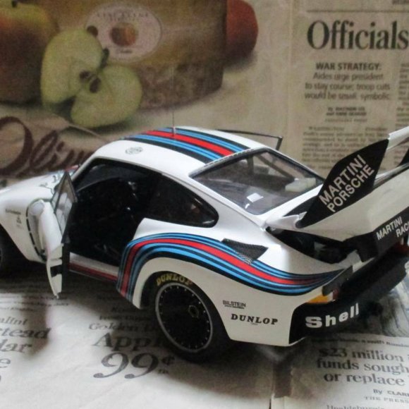 Exoto 1/18 1976 Porsche 935 Turbo Martini Dijon 6H Bbr Cars Exoto 1/18 1976 Porsche 935 Turbo Martini Dijon 6H Bbr Cars